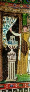 ein Hfling ffnet Theodora den Vorhang zu einem Brunnen mit Hlg.-Geist-Symbol