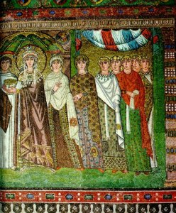Kaiserin Theodora in Schmuck und Purpur, mit gralsartig-breitem Kelch, den sie in Richtung des Brunnens hlt